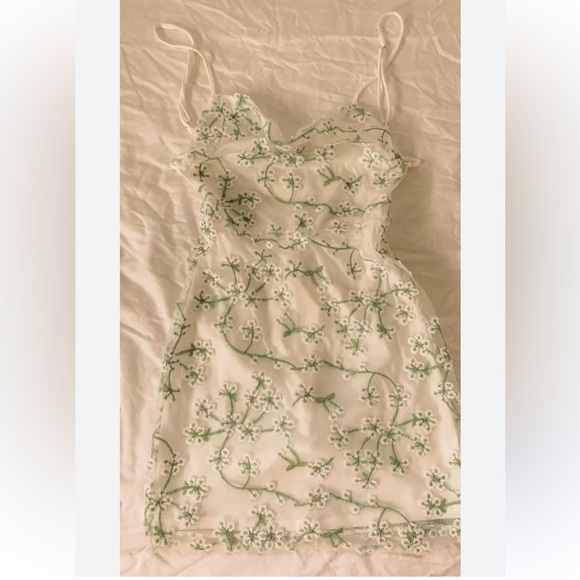 NWT!! 12th Tribe White Floral Embroidered Dress - Picture 6 of 8